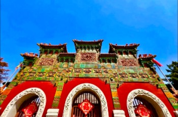 Glazed Archway Gate